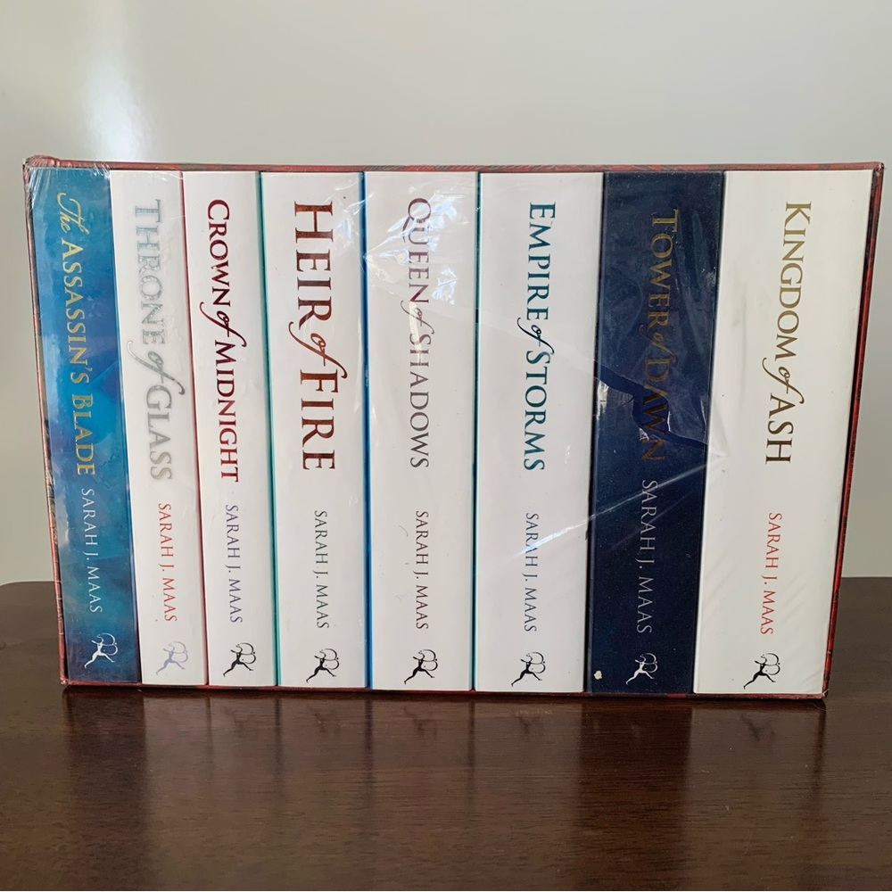 SOLD Throne of glass NWT UK paperback box set UK edition new in box poster - Picture 2 of 8